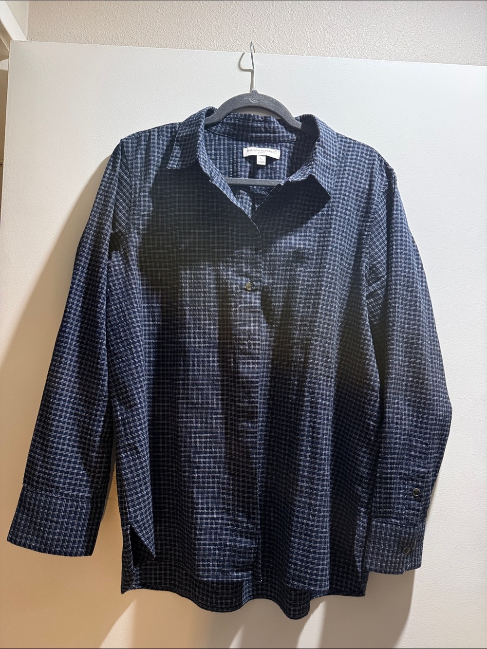 Women’s Banana Republic Navy Houndstooth Button-Down Shirt